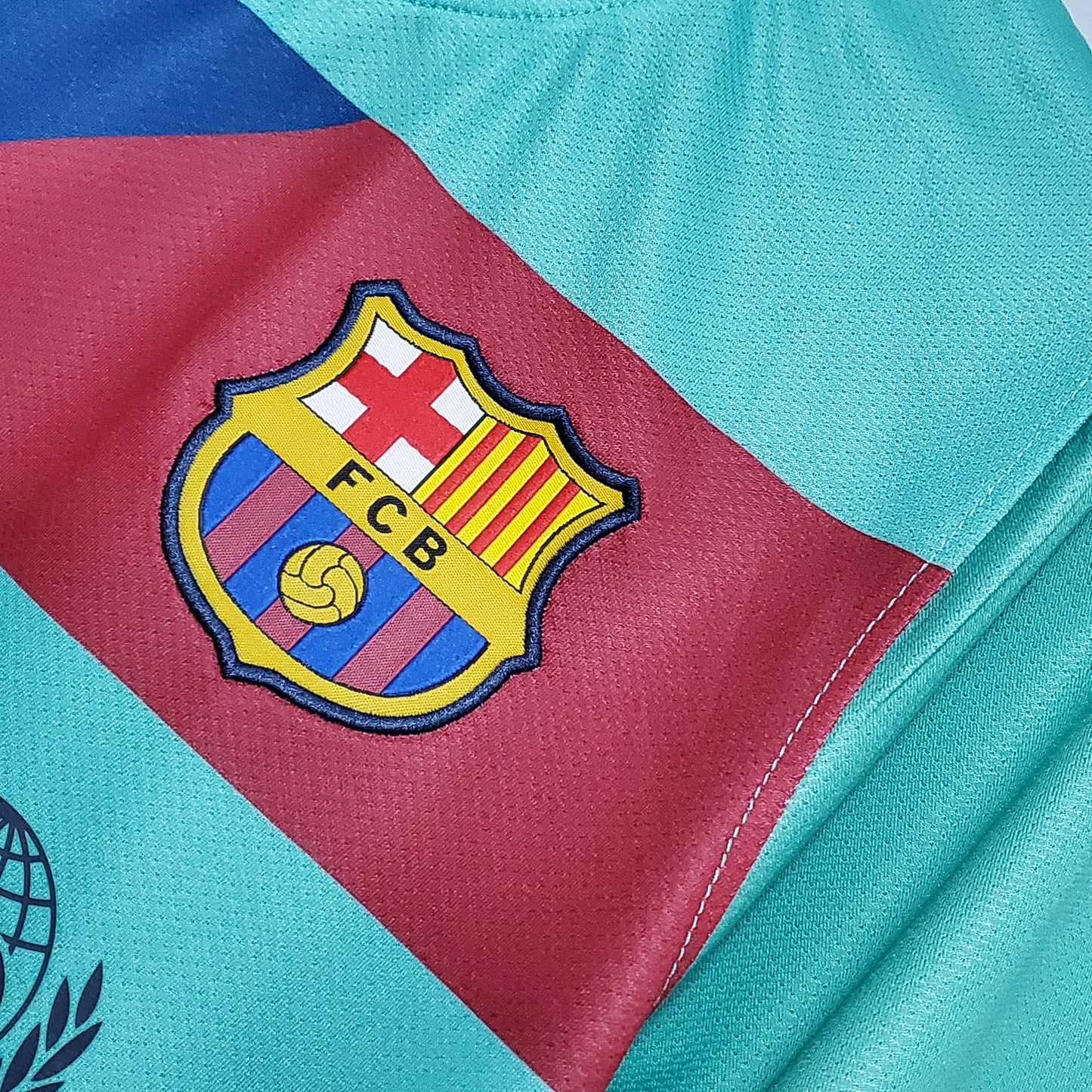 Barcelona 10/11 Away