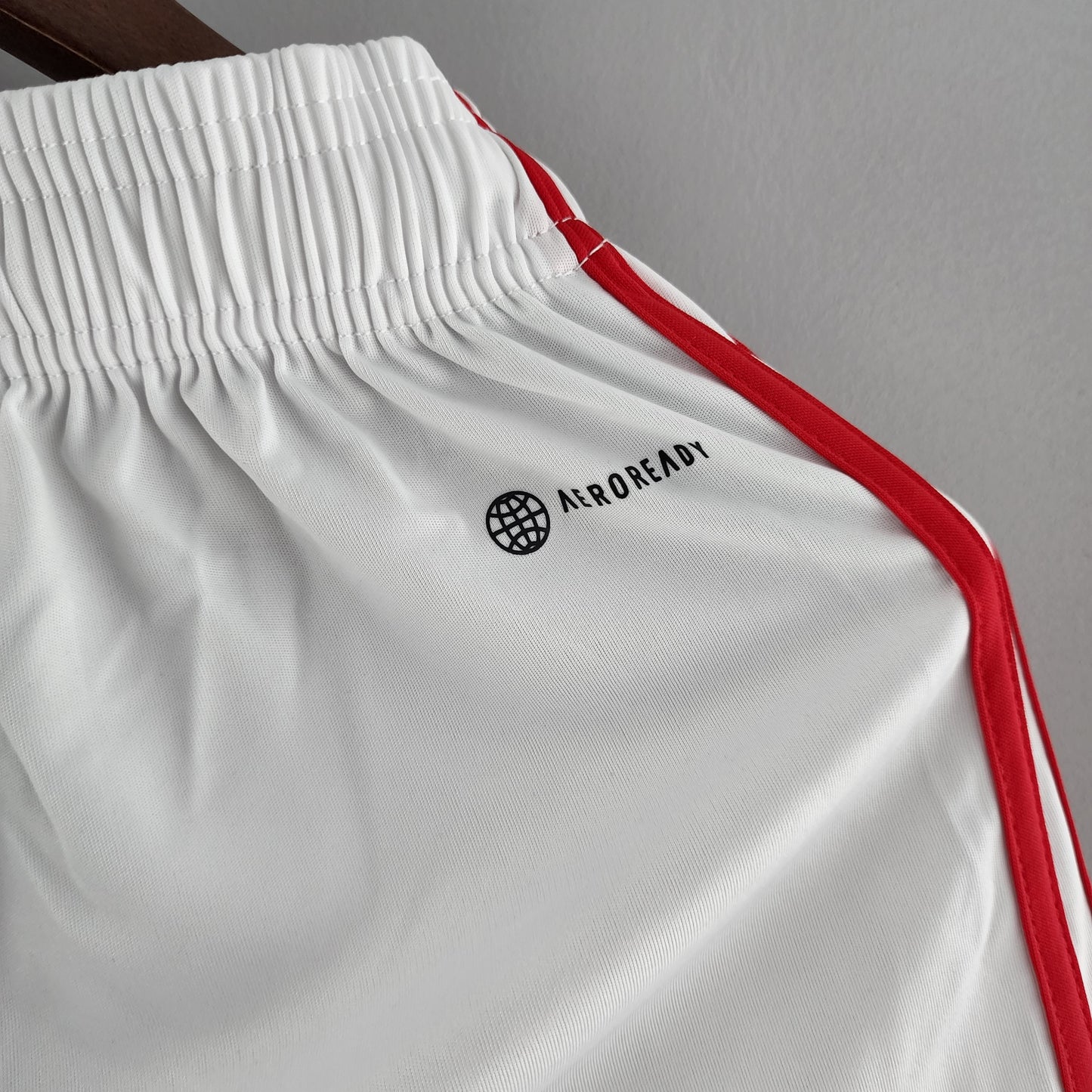 Internacional White 22/23