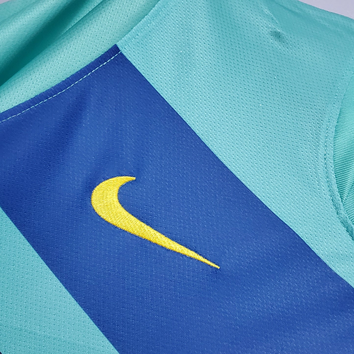 Barcelona 10/11 Away