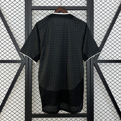 Manchester United Away 03/04