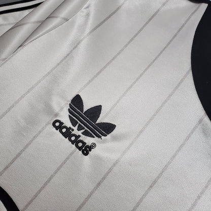 Manchester United 1983 Away