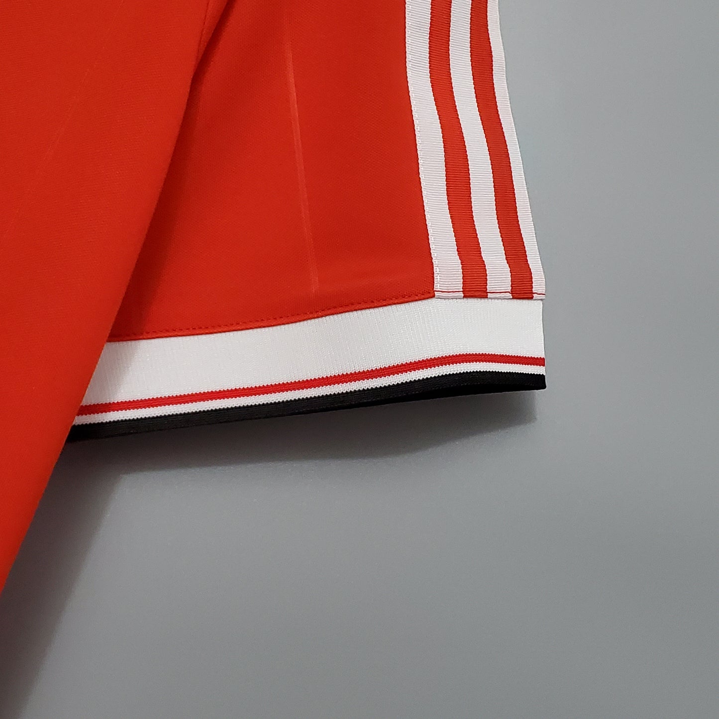 Manchester United 83/84 Home