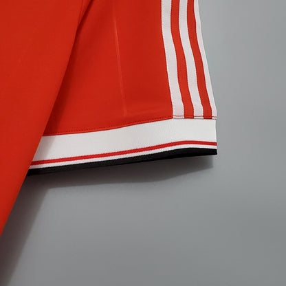 Manchester United 83/84 Home