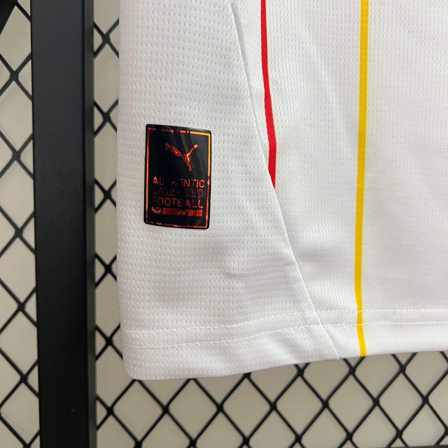 Lens Third Away 24/25