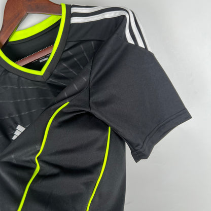 Real Madrid 10/11 Away