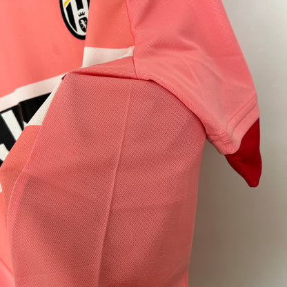 Juventus 15/16 Away