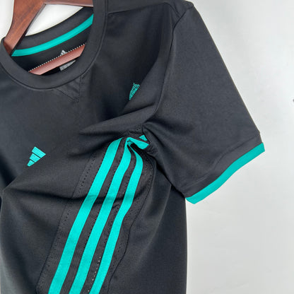 Real Madrid 17/18 Away