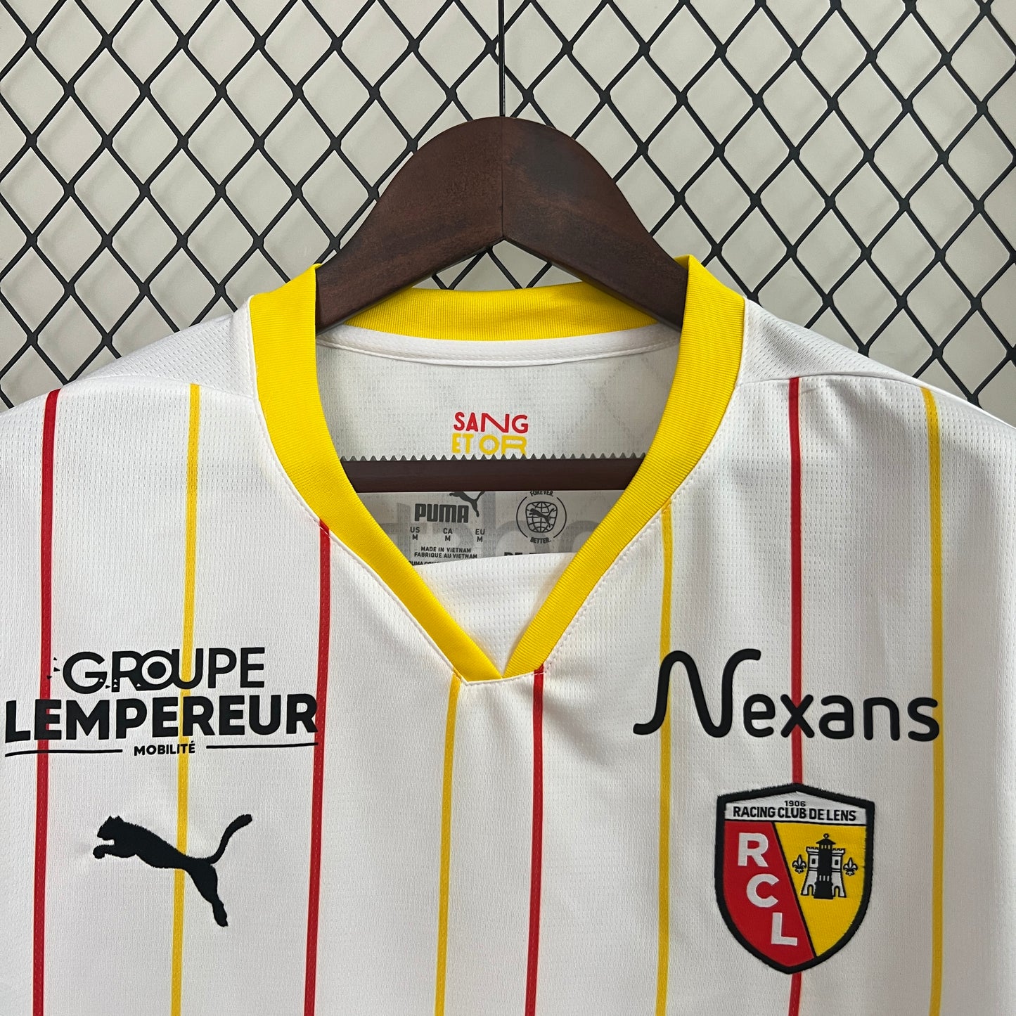 Lens Third Away 24/25