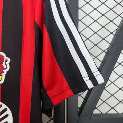 Leverkusen 01/02 Home