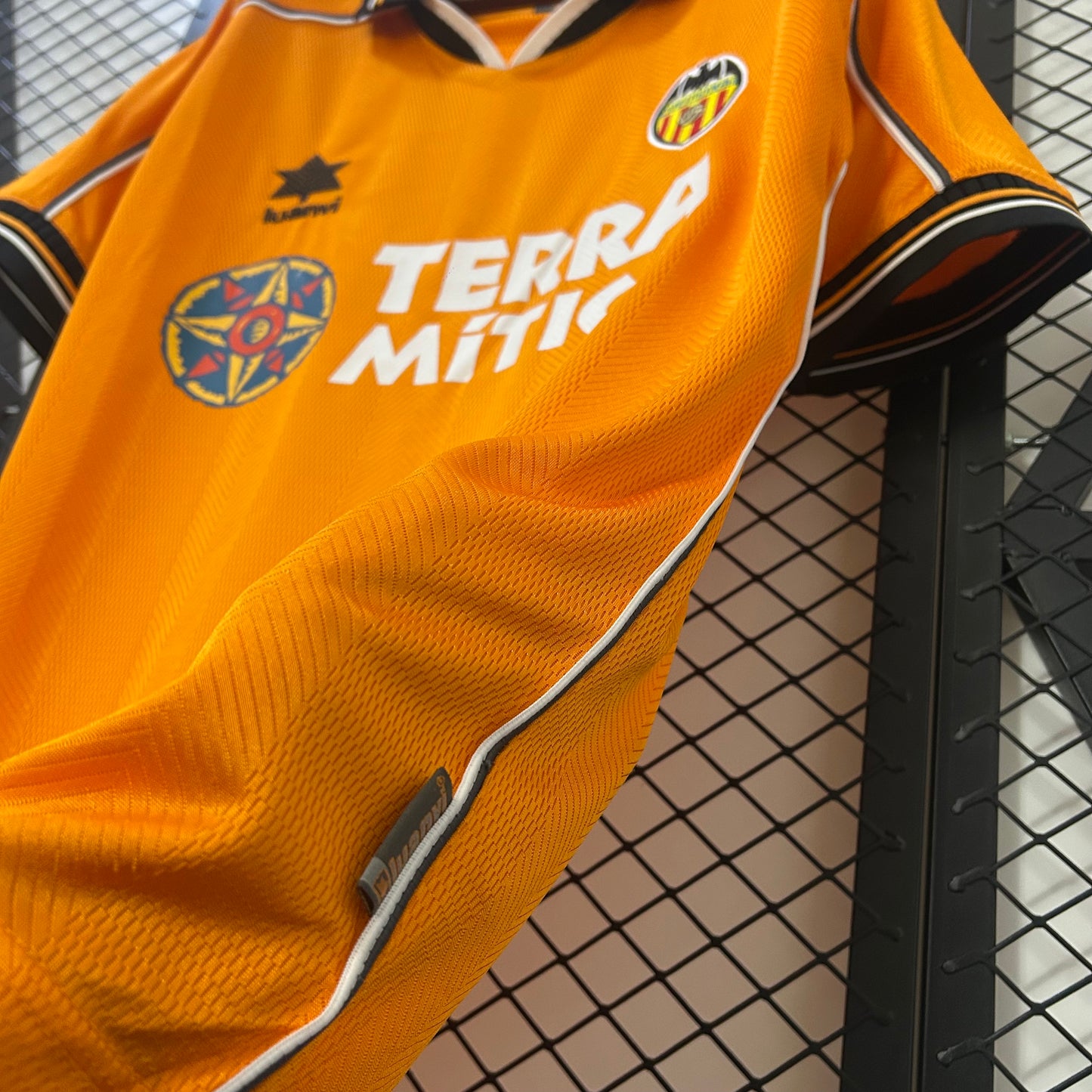 Valencia 99/00 Away
