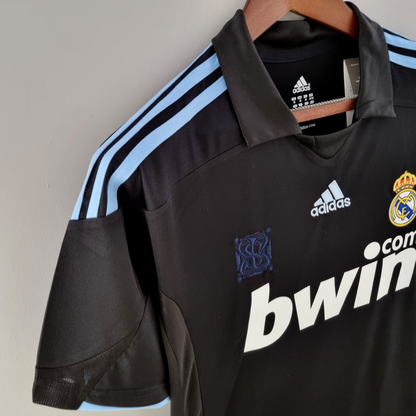 Real Madrid 09/10 away
