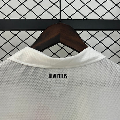 Juventus Away 10/11