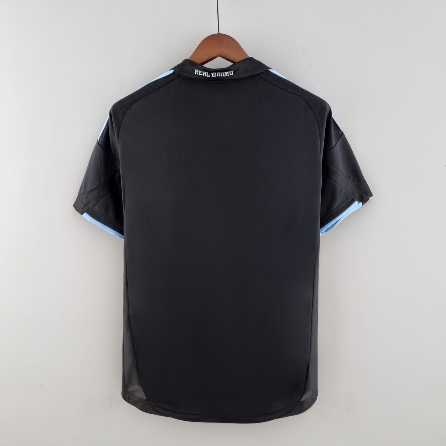 Real Madrid 09/10 away