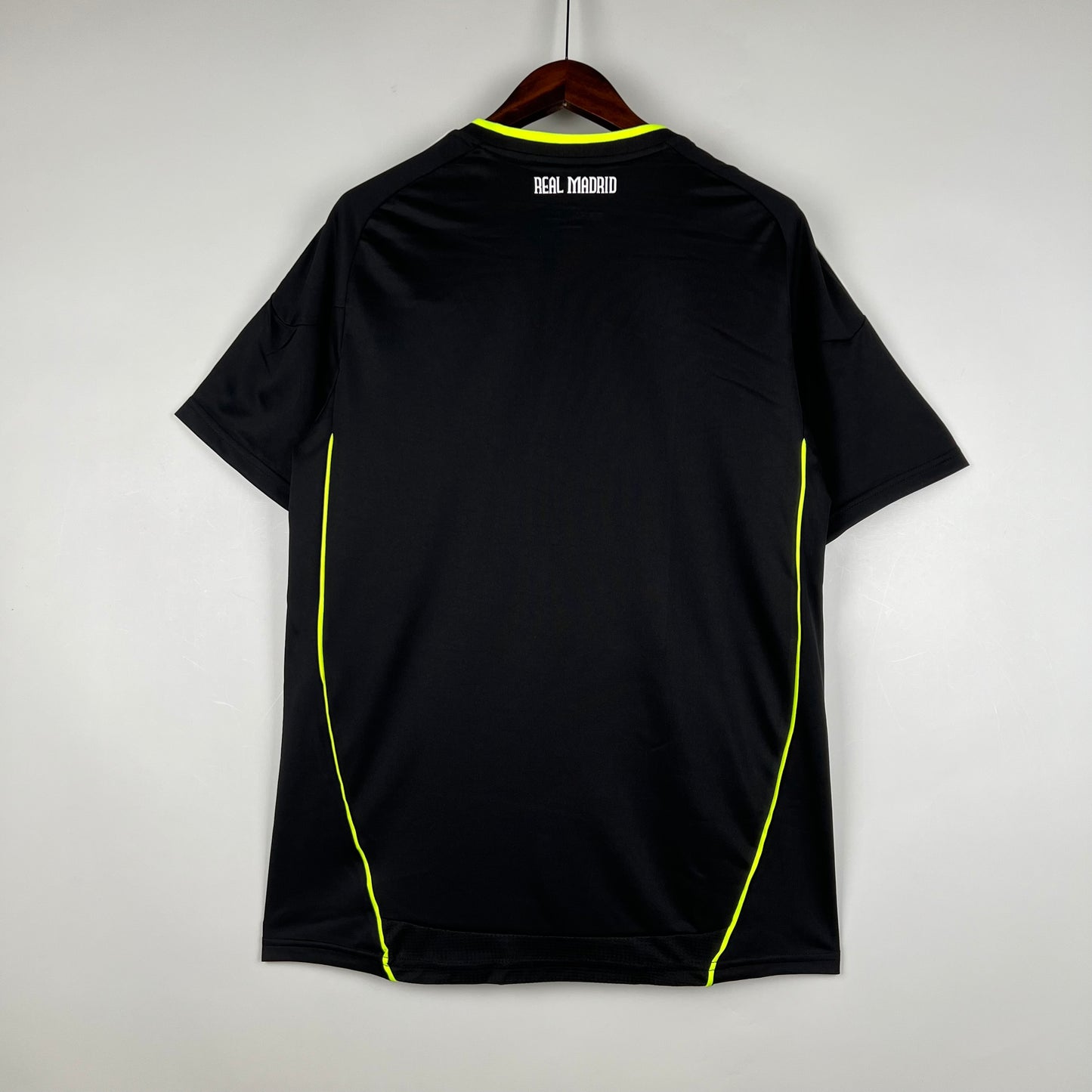 Real Madrid 10/11 Away