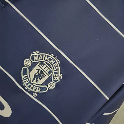 Manchester United 99/00 Away