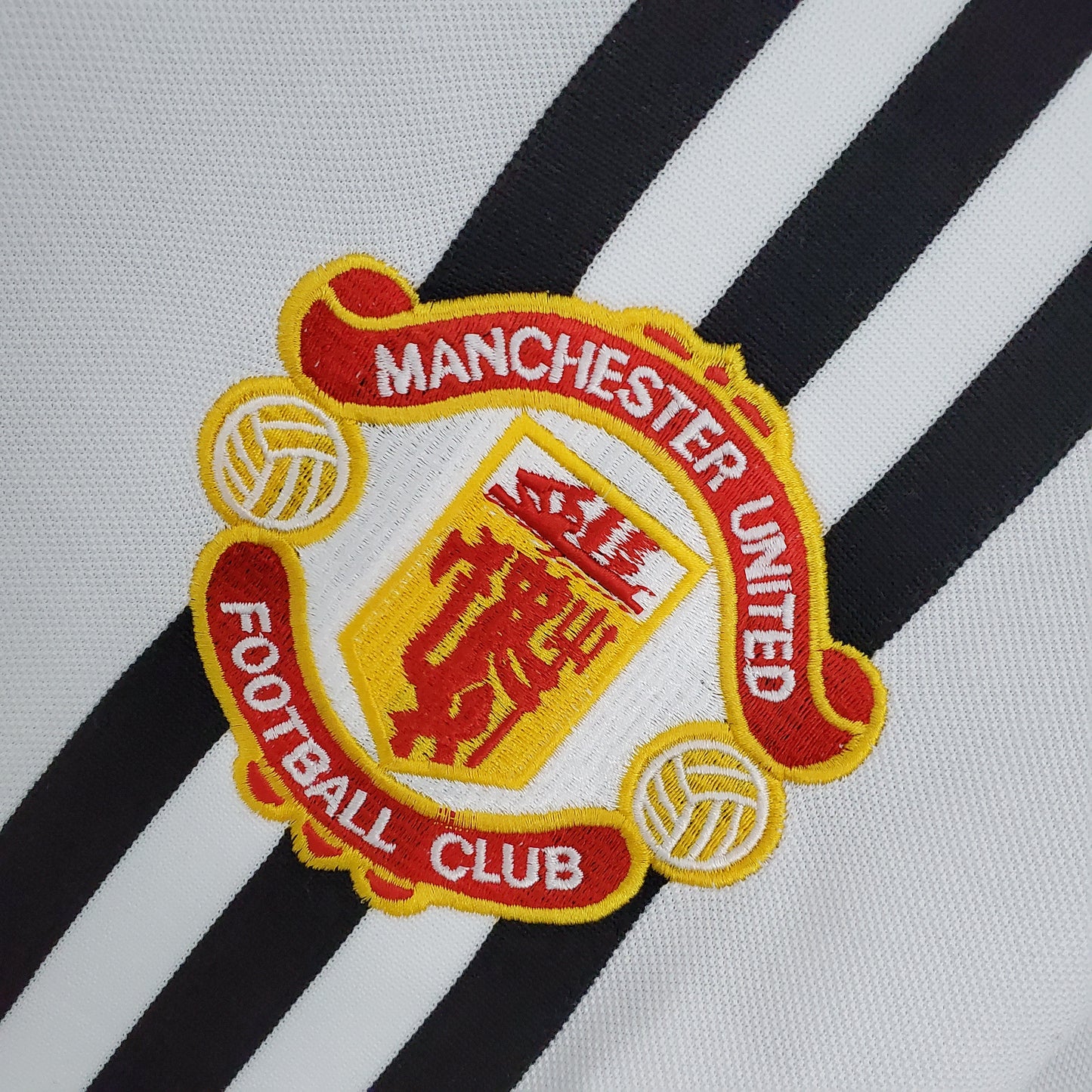 Manchester United 75/80 Away