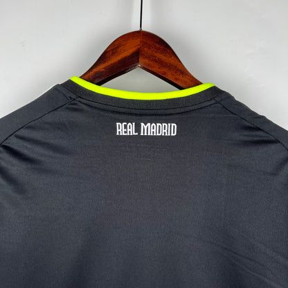 Real Madrid 10/11 Away