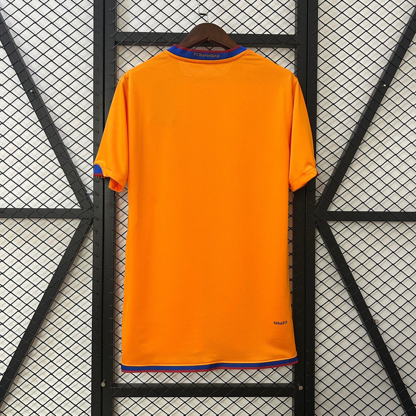 Barcelona 06/07 Away