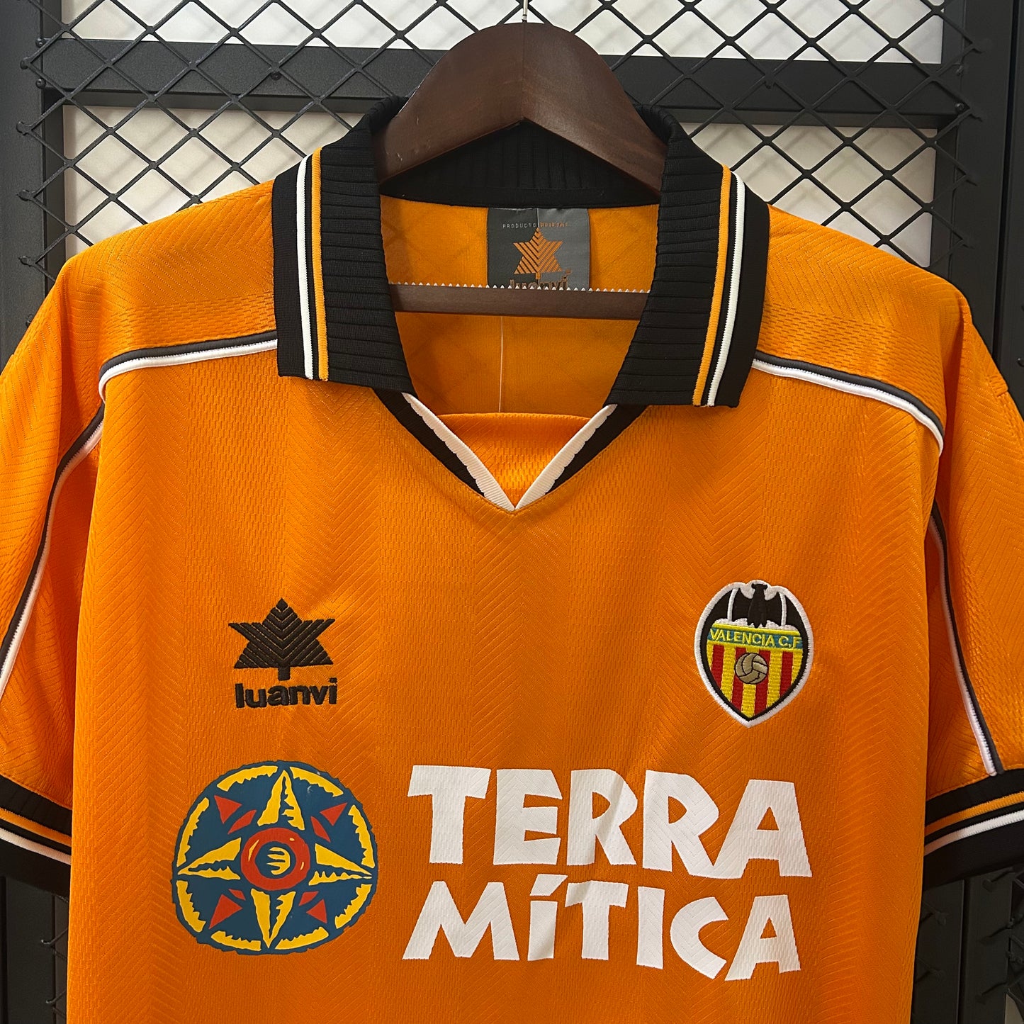 Valencia 99/00 Away